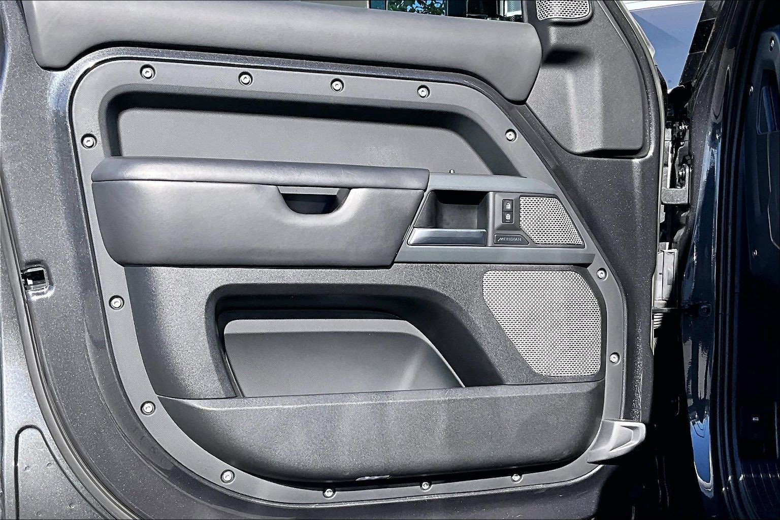 Used 2023 Land Rover Defender 130 X image 23