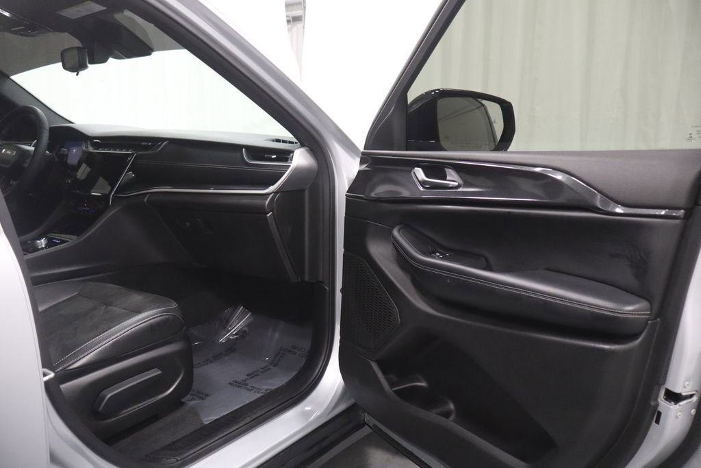Certified 2023 Jeep Grand Cherokee Altitude image 14