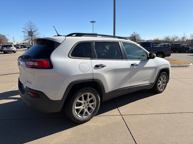Used 2016 Jeep Cherokee Sport image 5