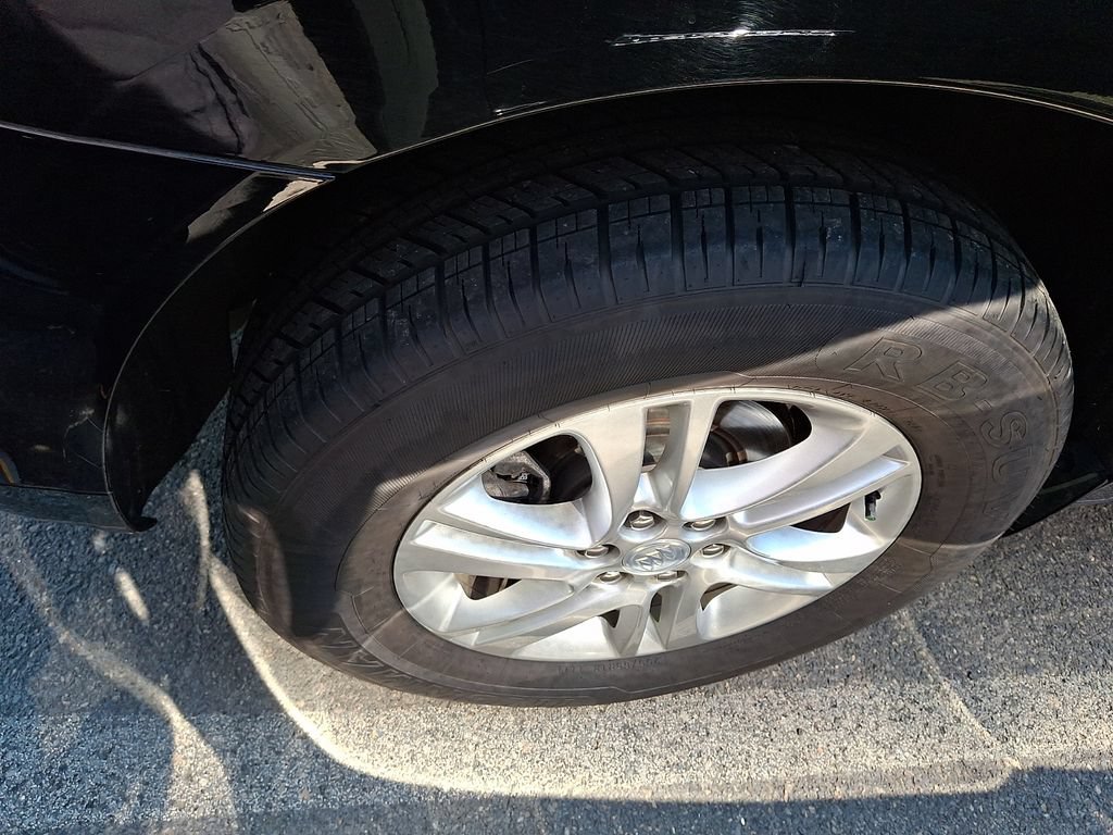 Certified 2018 Buick Enclave Essence w/ Trailering Package FWD image 8