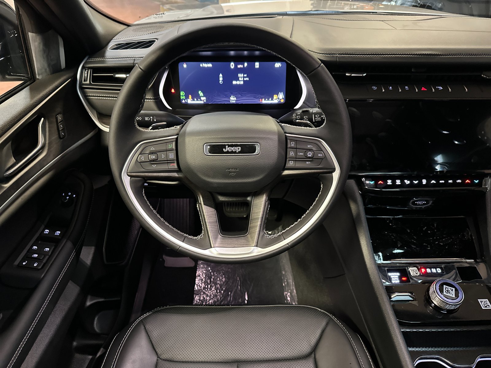 New 2026 Jeep Grand Cherokee Limited AWD/4WD image 13