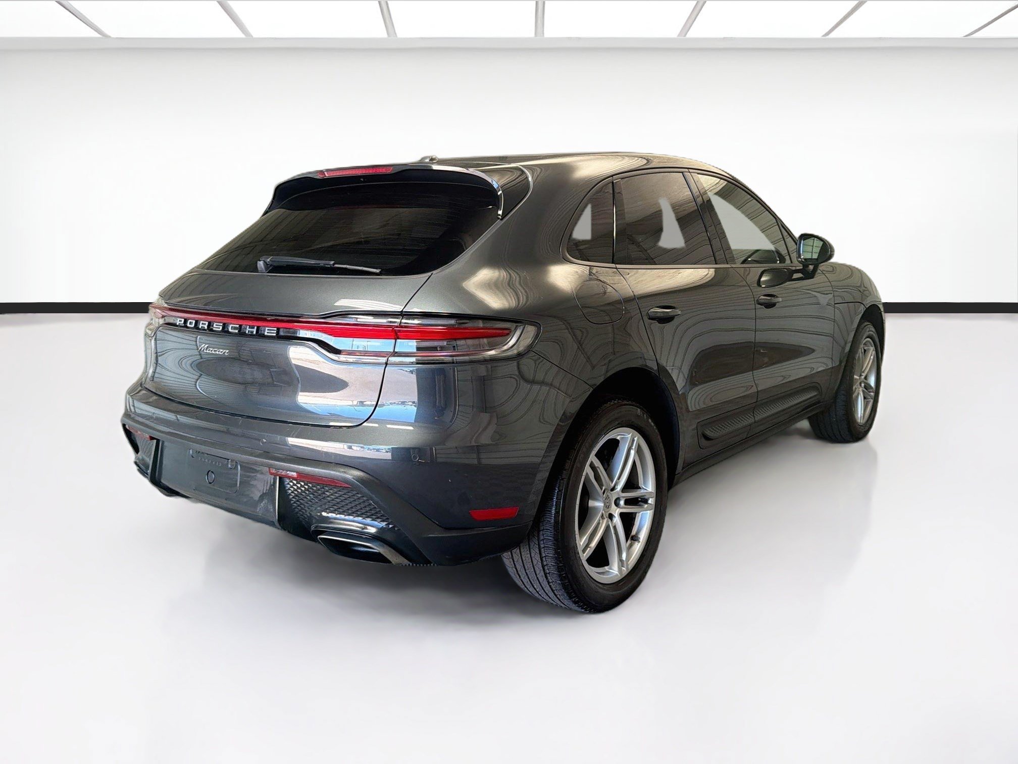 Used 2023 Porsche Macan AWD/4WD image 4