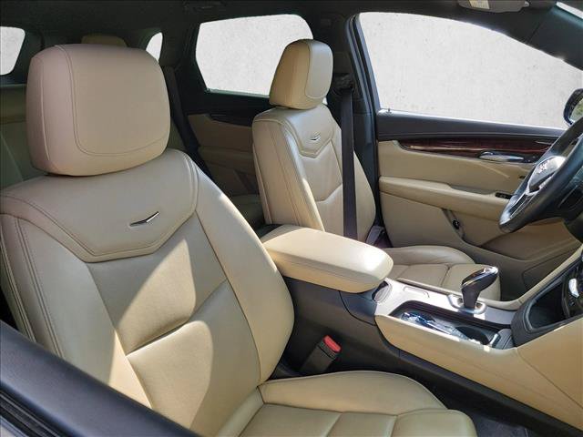Used 2017 Cadillac XT5 Luxury w/ Driver Awareness Package FWD image 15
