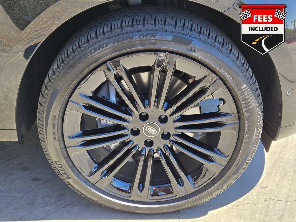 Used 2025 Land Rover Range Rover SE AWD/4WD image 9