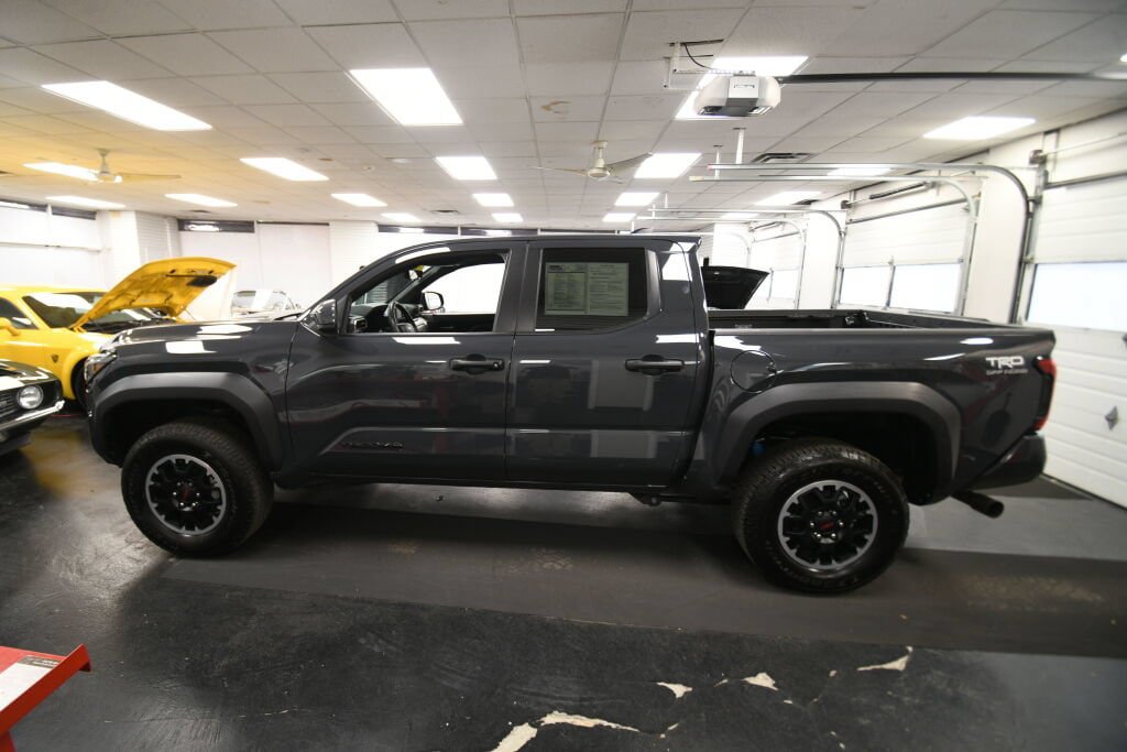 Used 2024 Toyota Tacoma TRD Off-Road AWD/4WD image 12