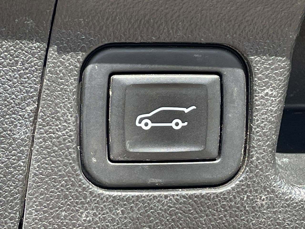 Used 2023 GMC Acadia Denali image 30