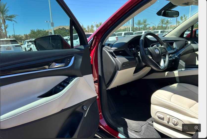 Used 2023 Buick Enclave Essence FWD image 3