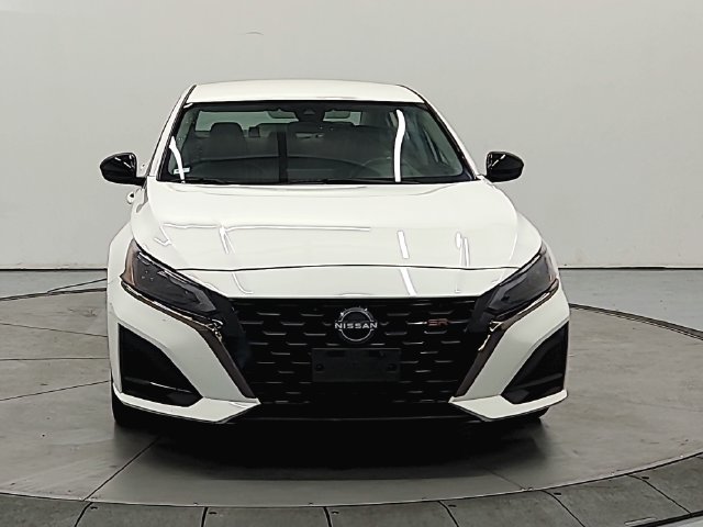 Used 2024 Nissan Altima 2.5 SR FWD image 3