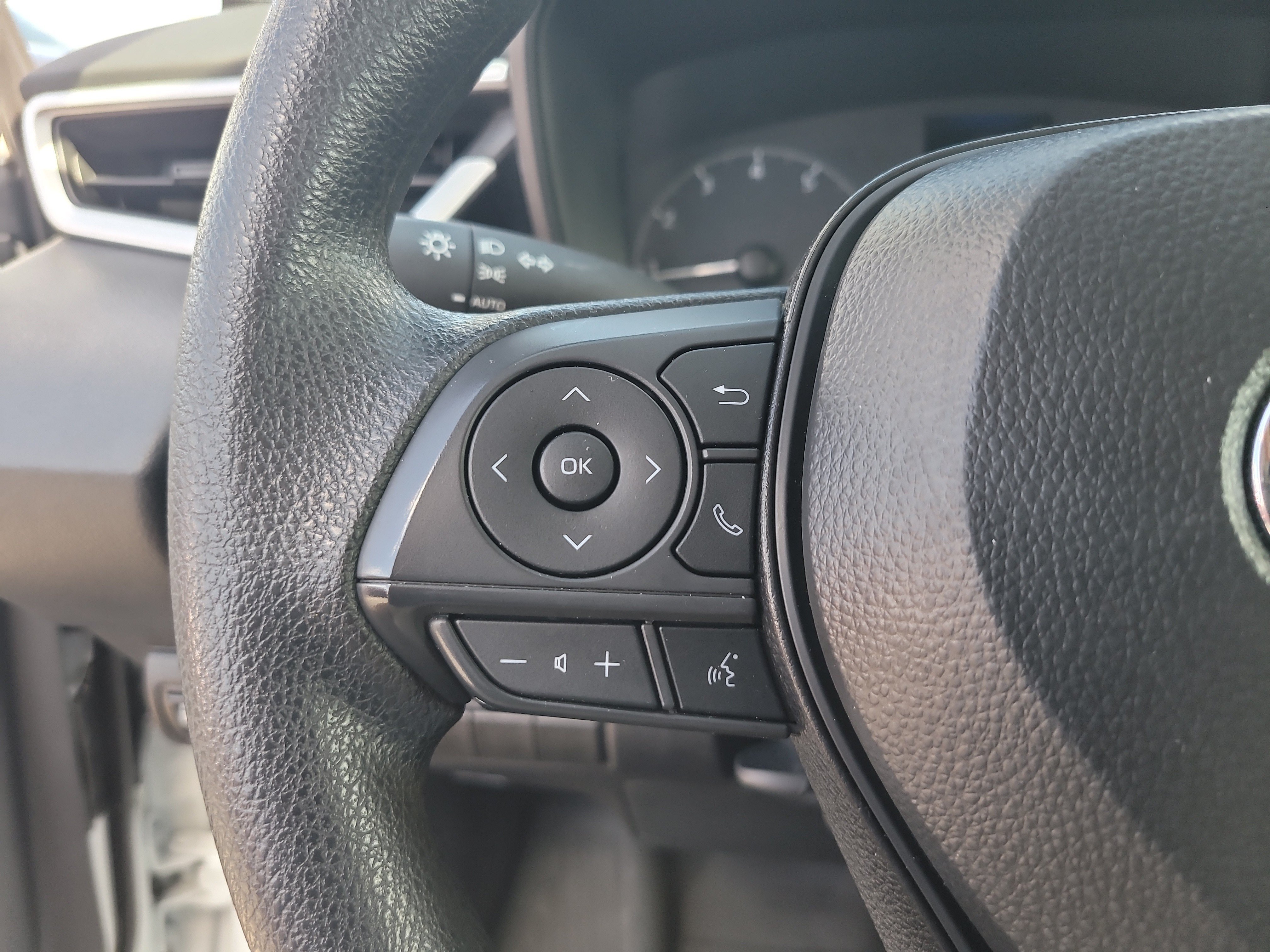 Used 2025 Toyota Corolla LE FWD image 27