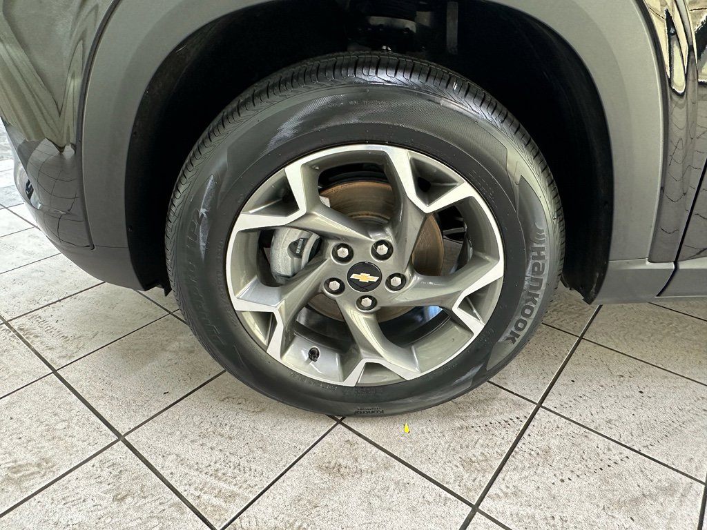 Certified 2025 Chevrolet Trax LT w/ LT Convenience Package image 12