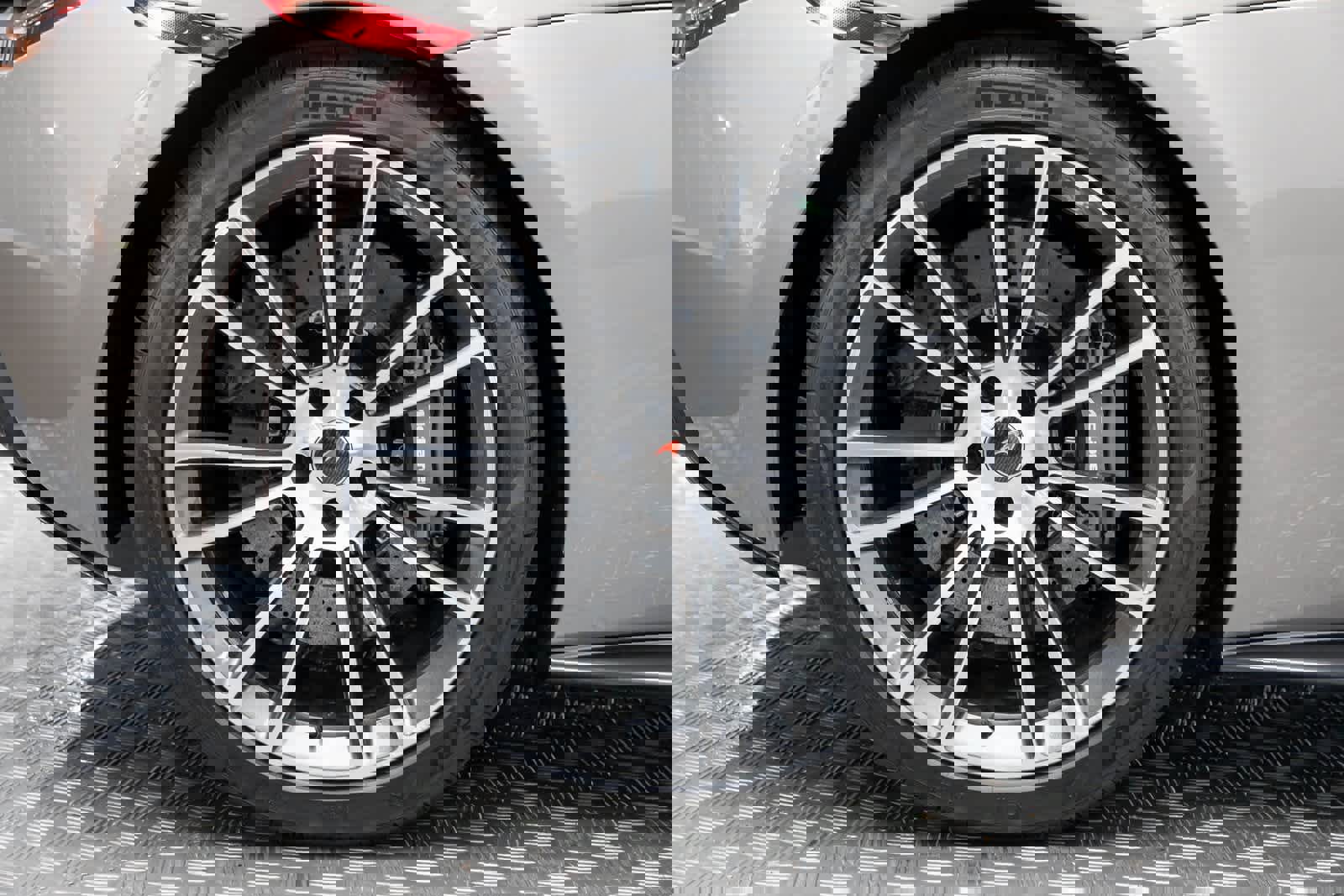 Used 2018 McLaren 570S Spider image 40