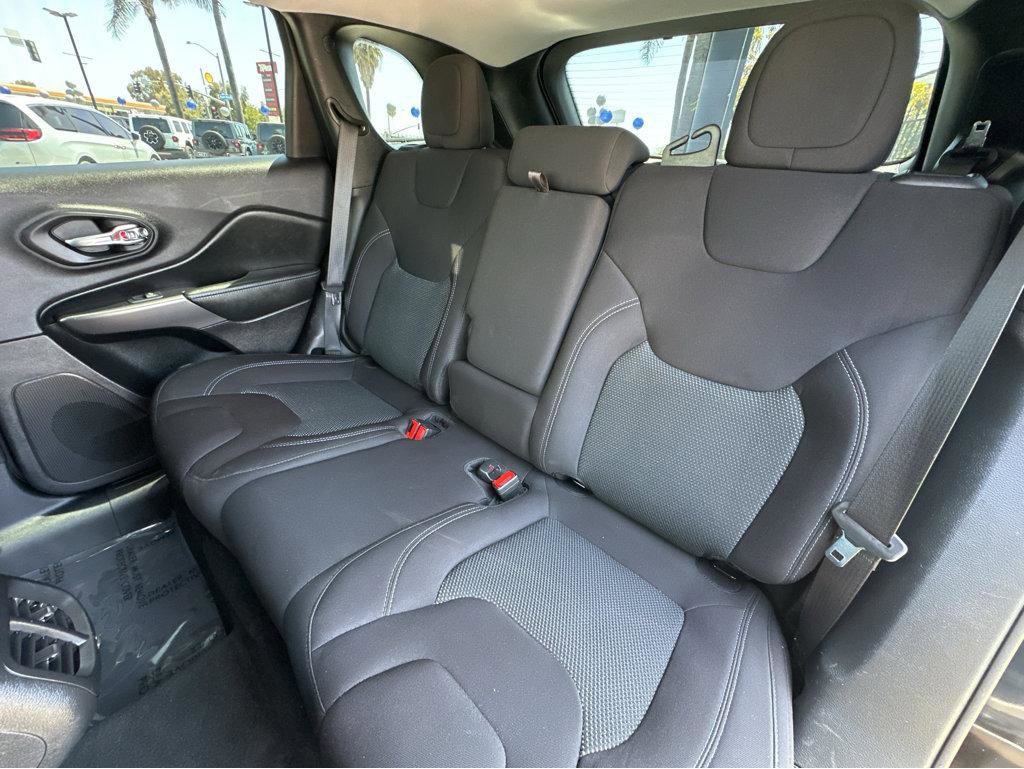 Used 2020 Jeep Cherokee Latitude FWD image 9