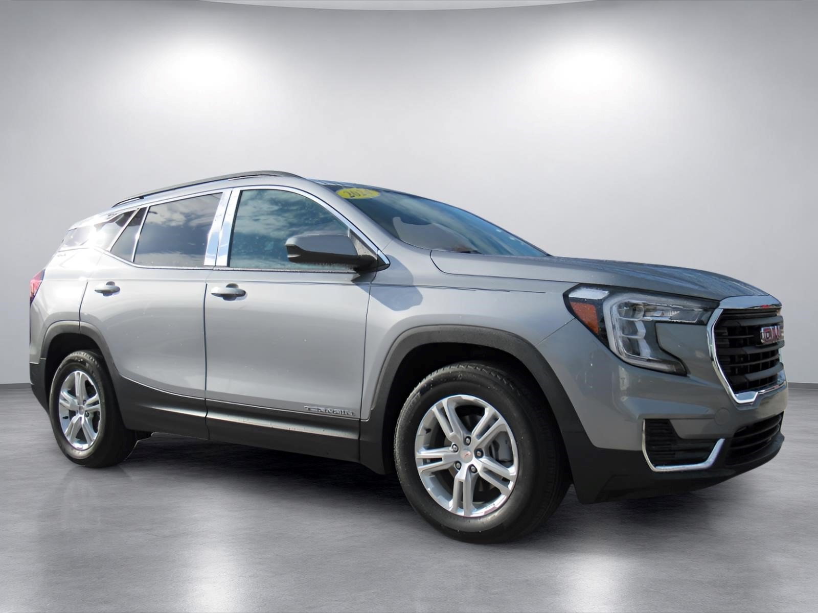 Used 2024 GMC Terrain SLE w/ Driver Convenience Package