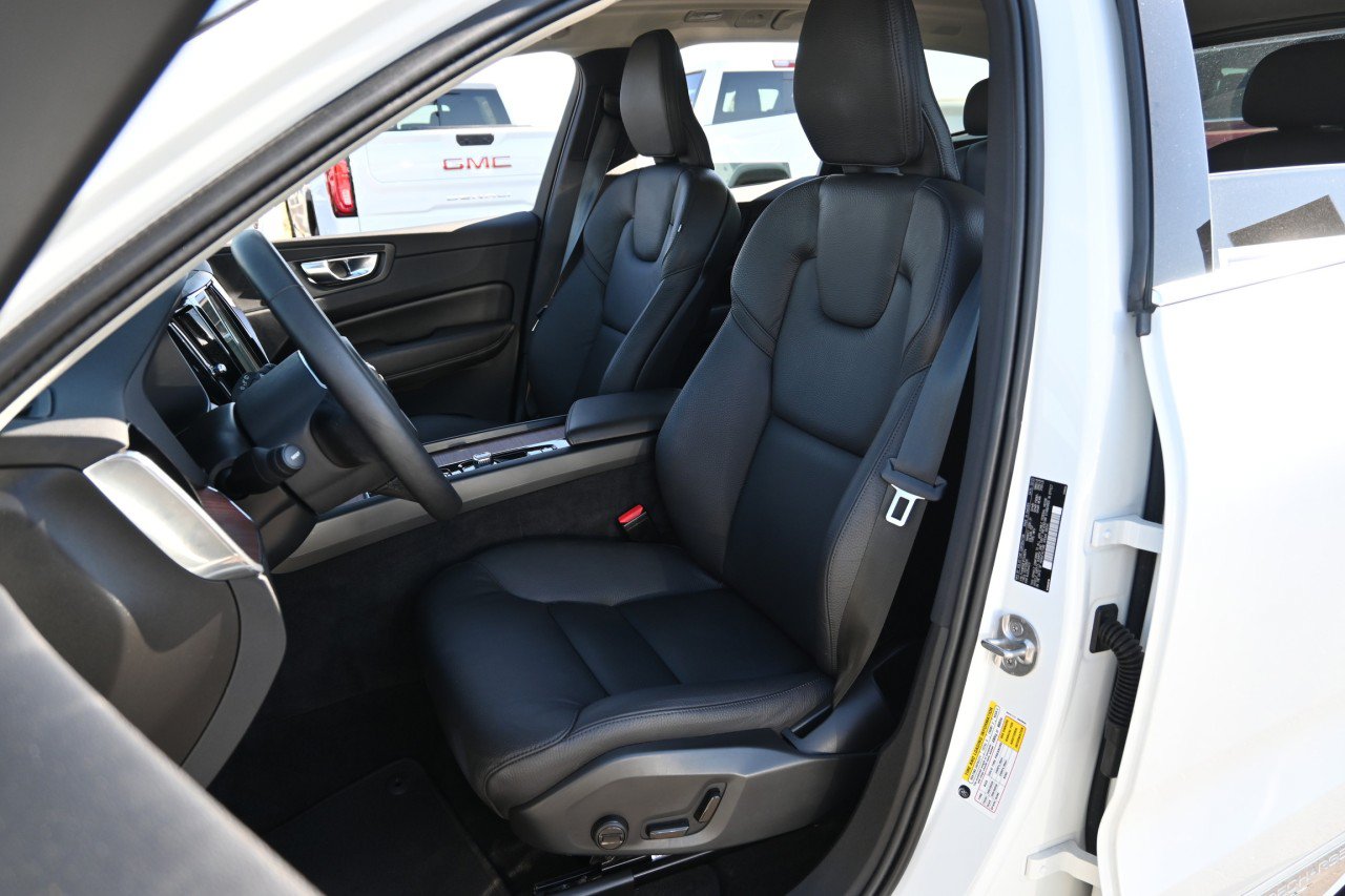 Used 2023 Volvo XC60 T8 Plus AWD/4WD image 18