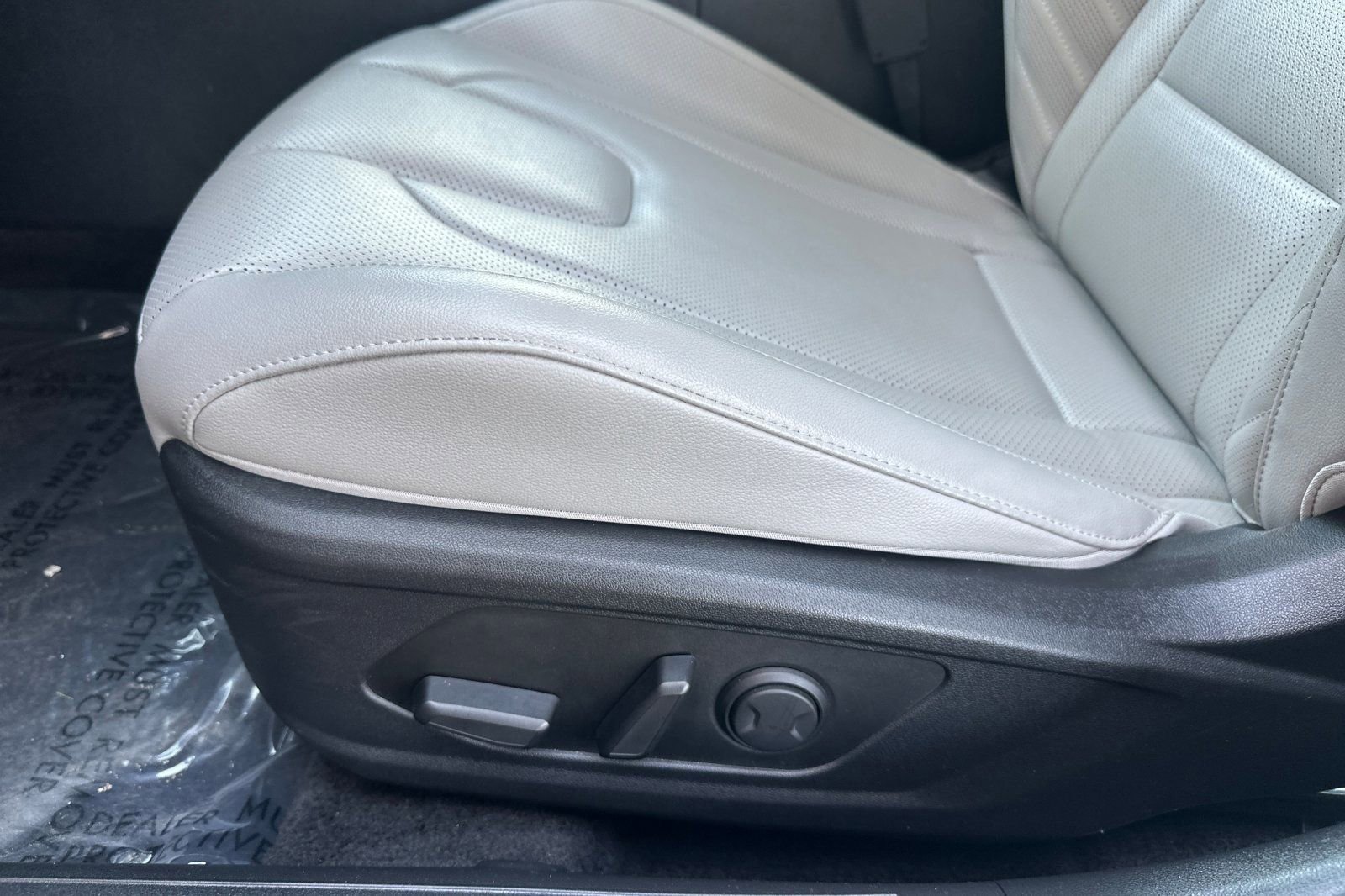 Used 2025 Hyundai Elantra Limited image 12