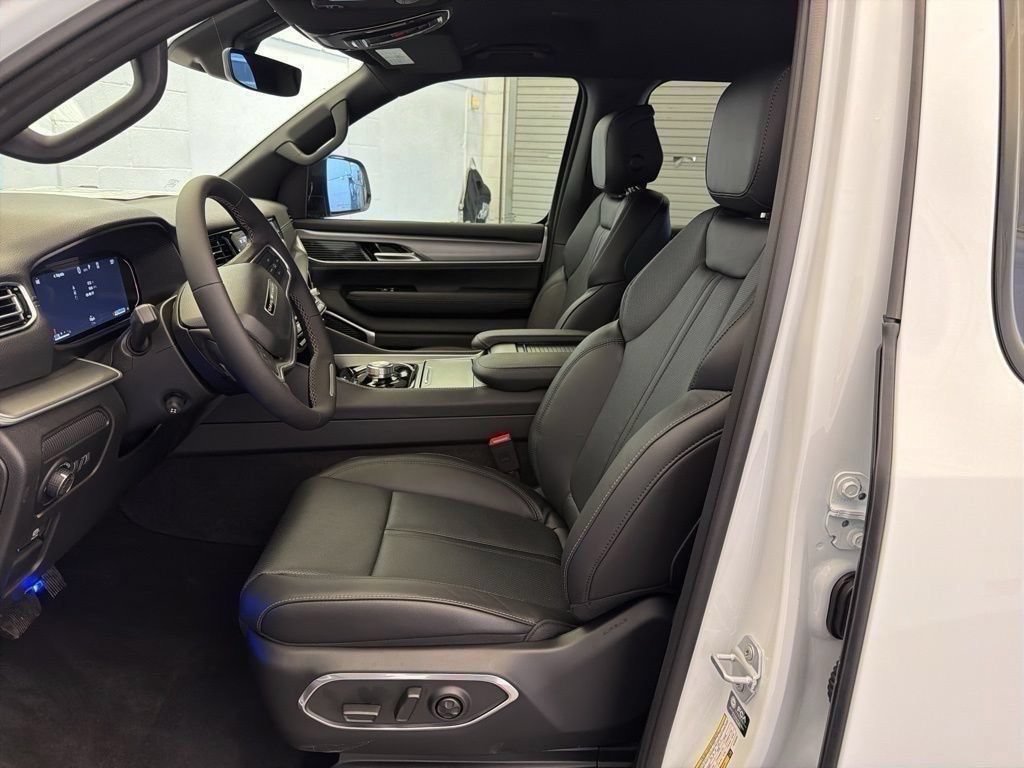 New 2026 Jeep Grand Wagoneer 4WD image 17