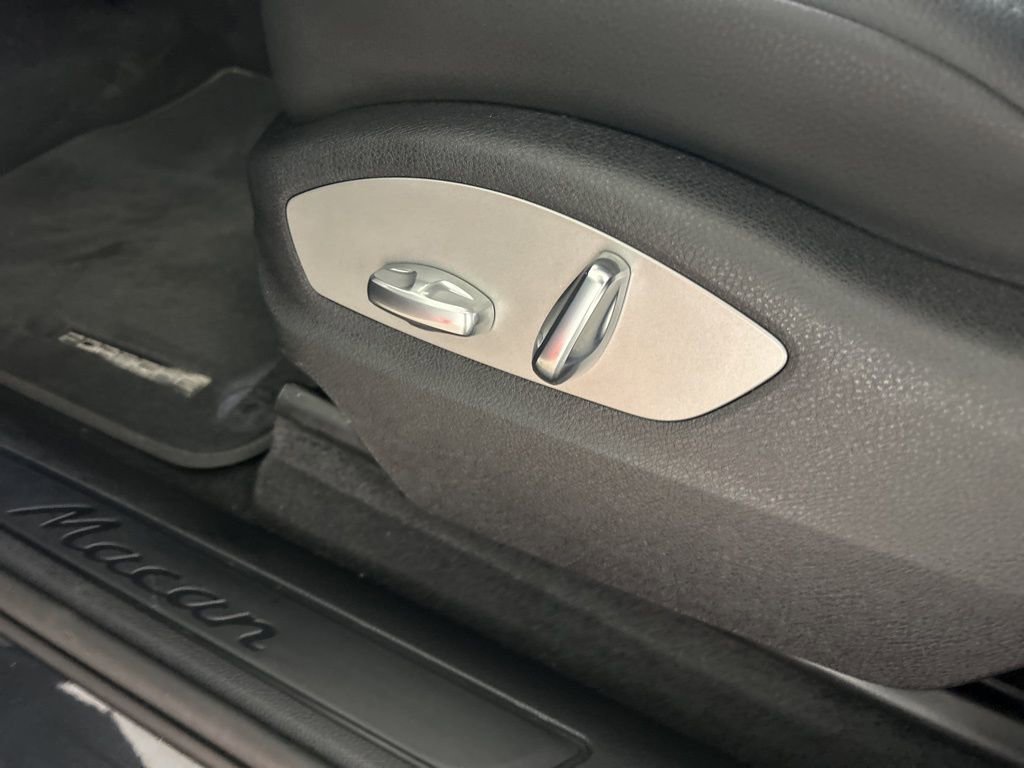 Certified 2025 Porsche Macan image 28