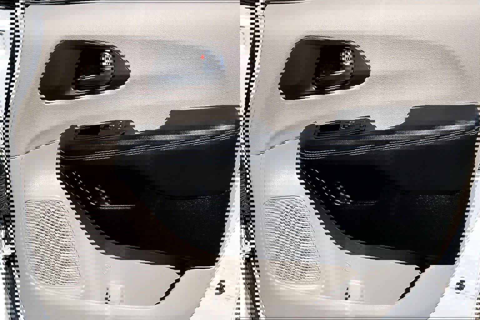 Used 2024 Chrysler Voyager LX image 23