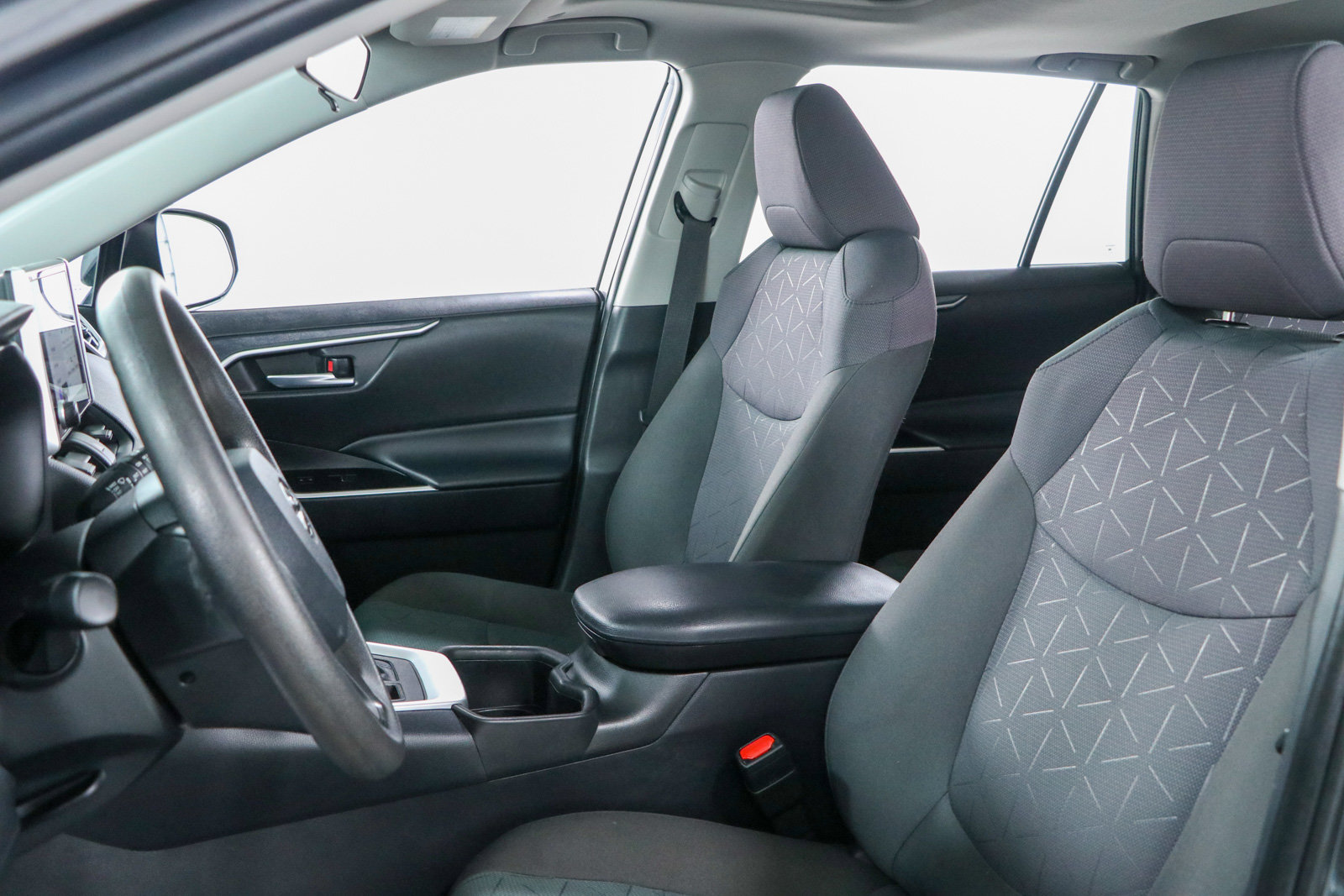 Used 2024 Toyota RAV4 XLE FWD image 24