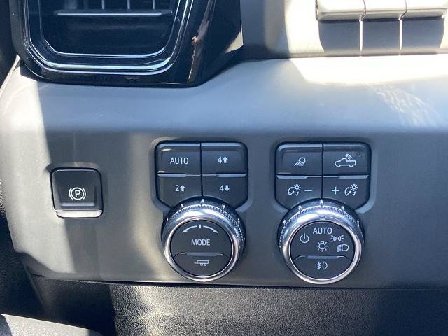 Used 2025 GMC Sierra 2500 AT4 w/ Technology Package AWD/4WD image 14