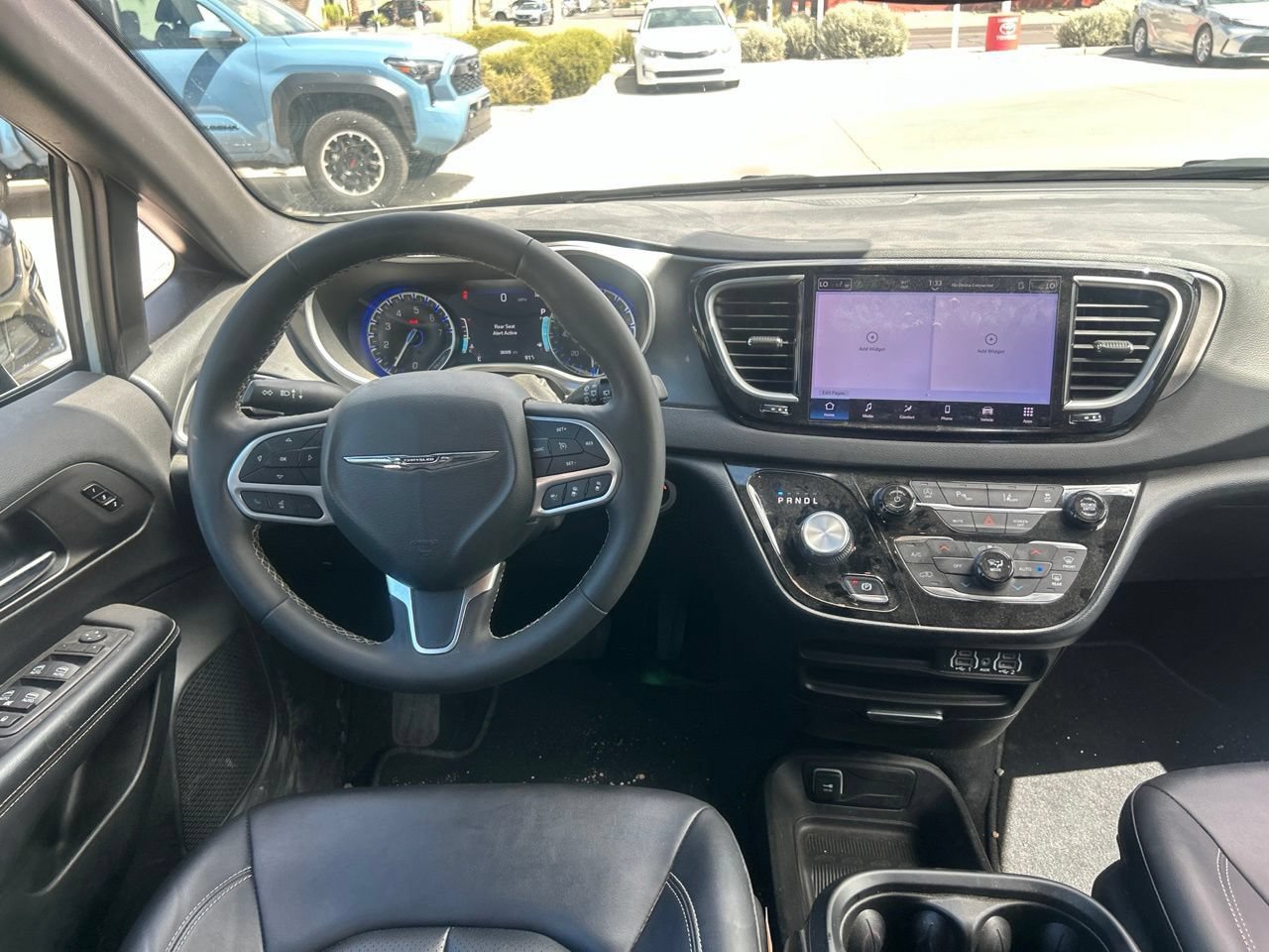 Used 2025 Chrysler Pacifica Select FWD image 7
