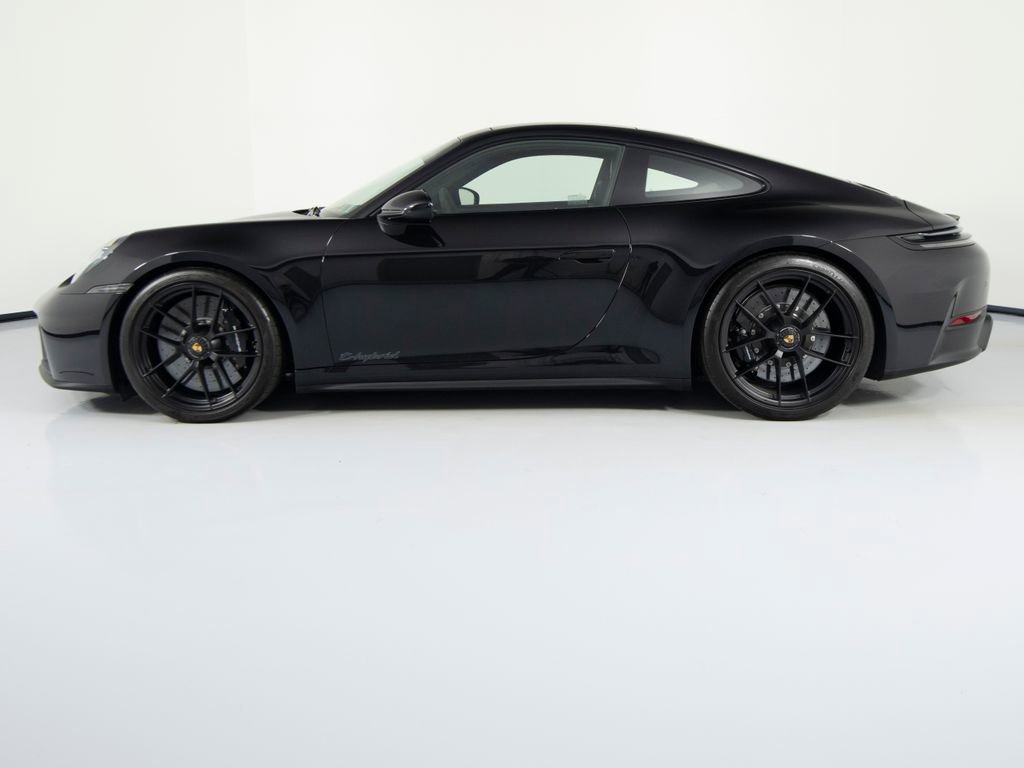 Certified 2025 Porsche 911 Carrera 4 GTS AWD/4WD image 2