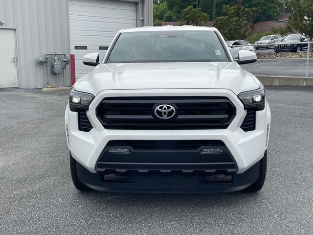 Used 2025 Toyota Tacoma SR5 AWD/4WD image 2