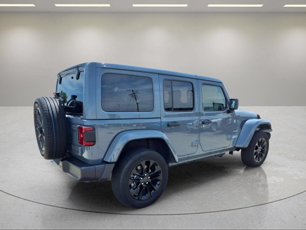 Used 2024 Jeep Wrangler Unlimited Sahara AWD/4WD image 3
