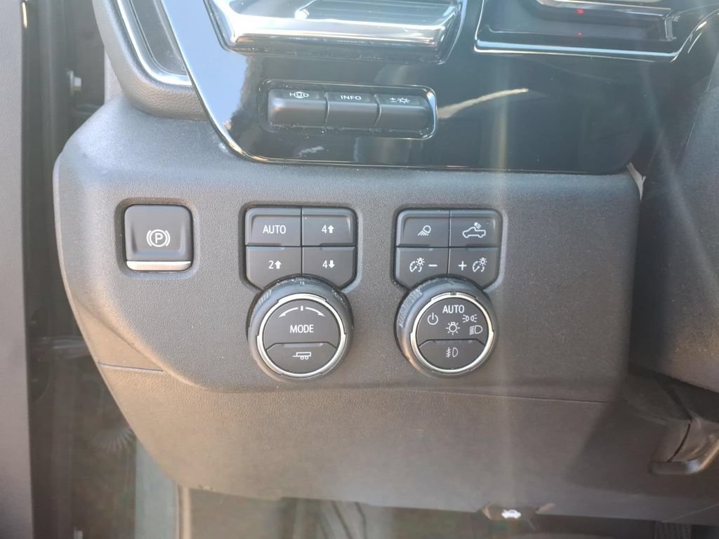 Used 2025 Chevrolet Silverado 2500 LTZ w/ LTZ Convenience Package AWD/4WD image 12