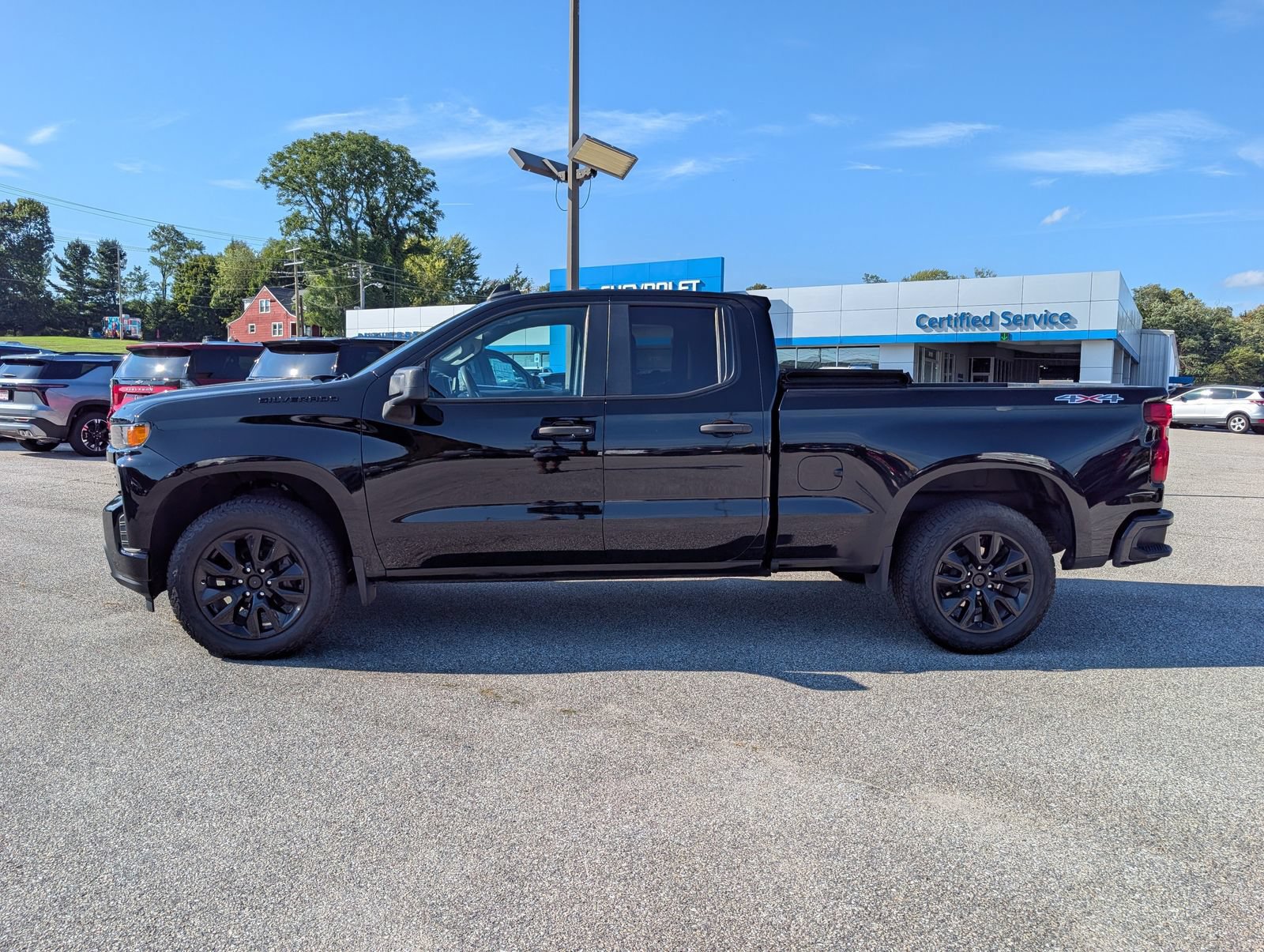 Used 2020 Chevrolet Silverado 1500 Custom w/ Custom Value Package AWD/4WD image 6