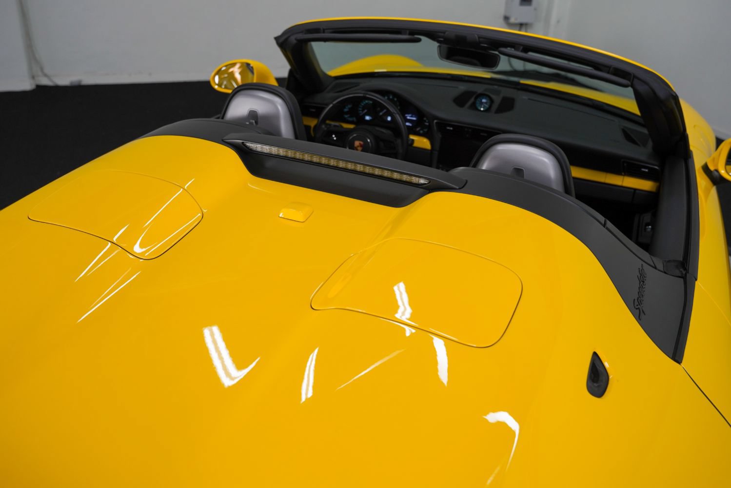 Used 2019 Porsche 911 Speedster RWD image 27