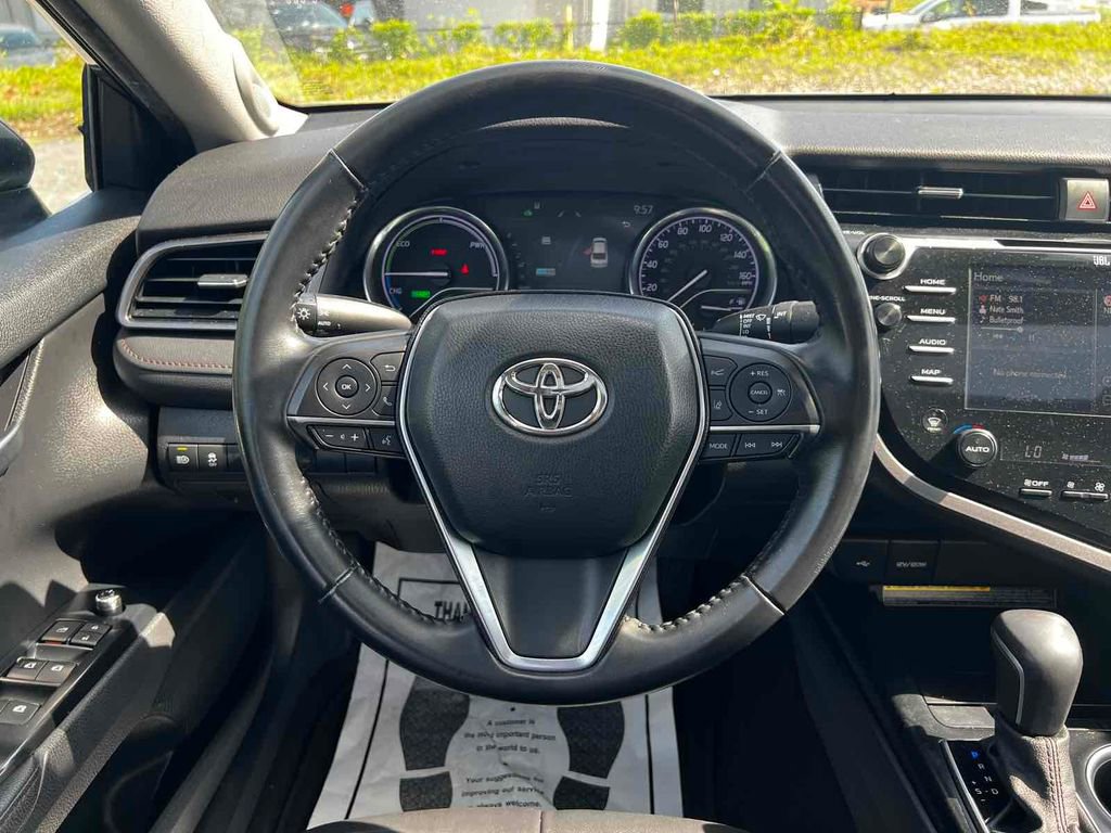Used 2020 Toyota Camry XLE w/ Sunroof Package image 21