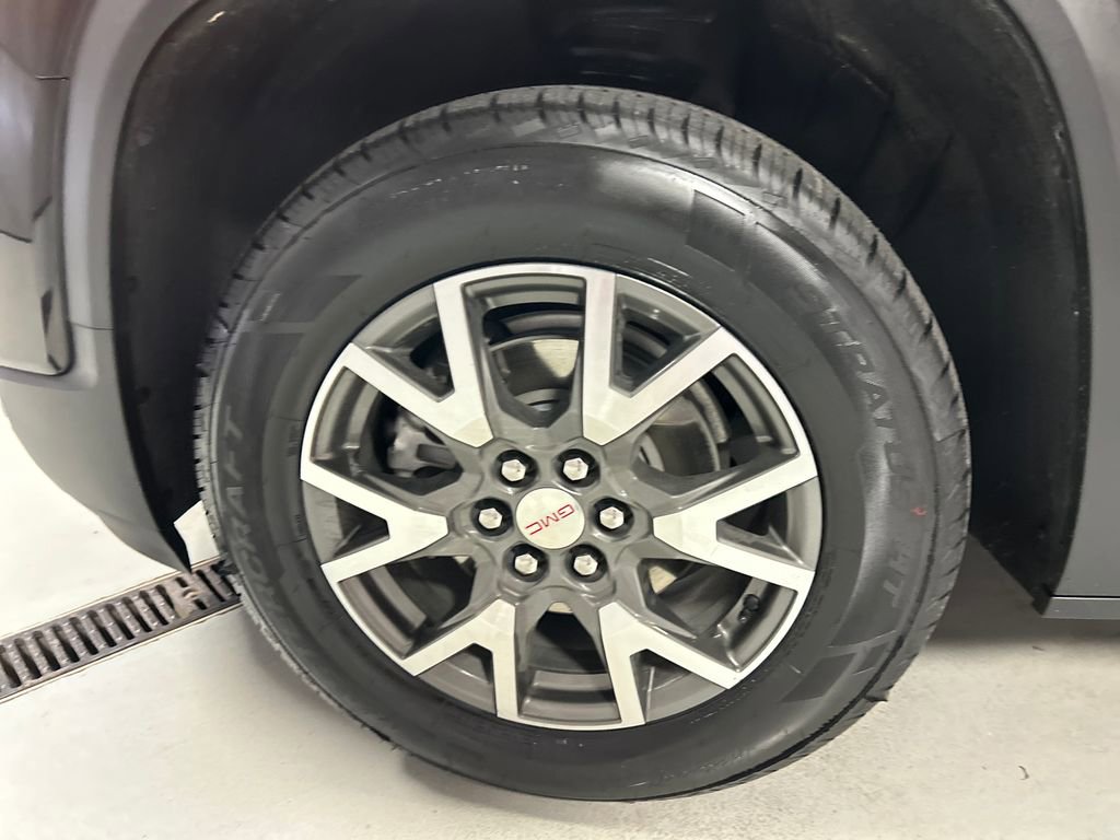 Used 2023 GMC Acadia SLE w/ Driver Convenience Package FWD image 9