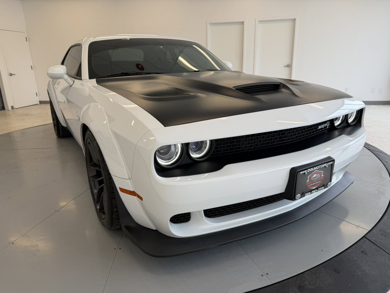 Used 2018 Dodge Challenger SRT Hellcat image 1