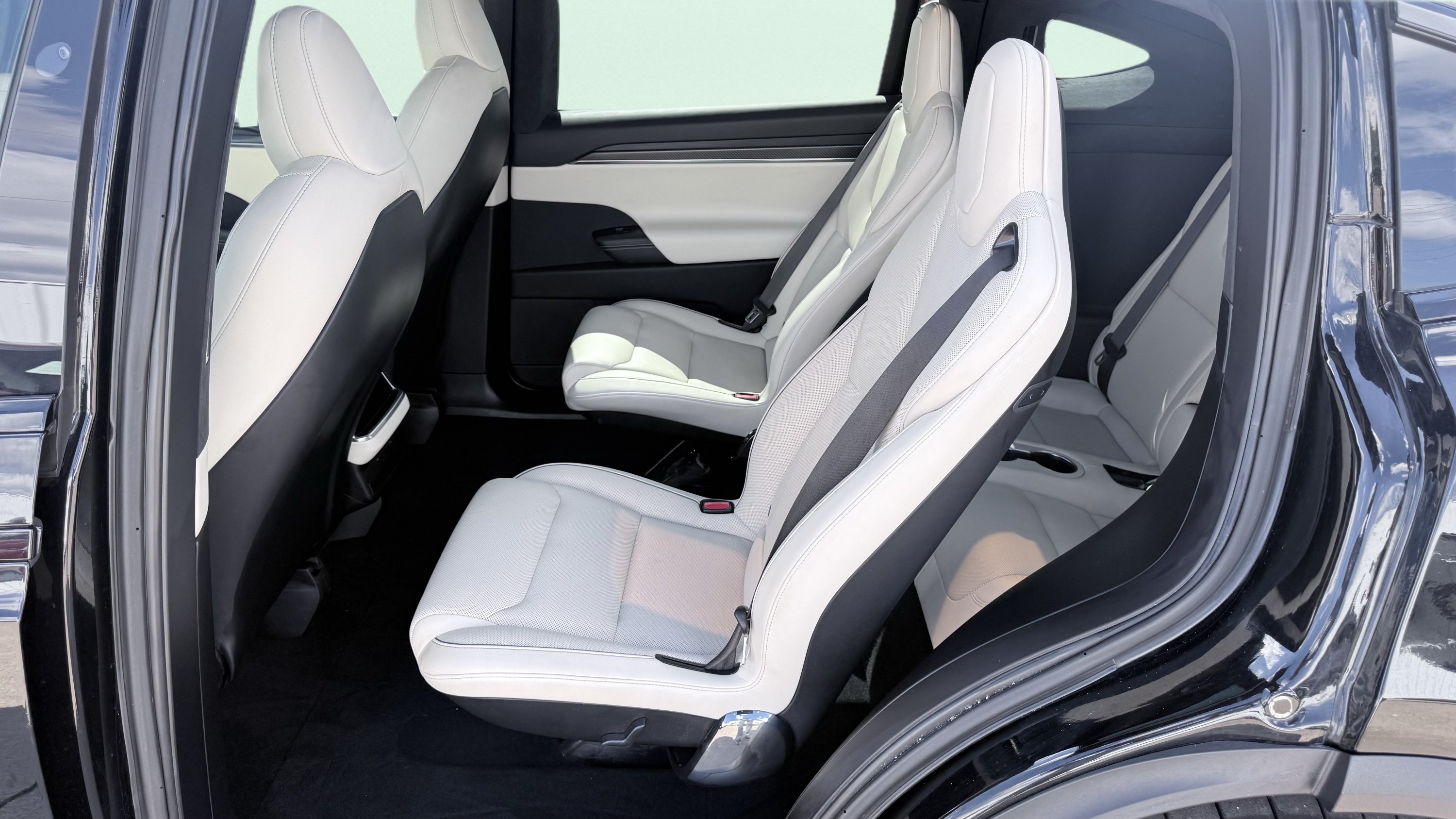 Used 2022 Tesla Model X Plaid AWD/4WD image 4