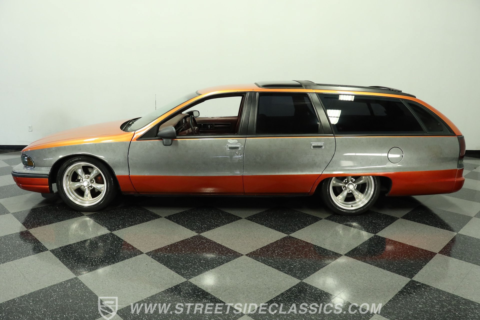 Used 1992 Oldsmobile Custom Cruiser RWD image 2