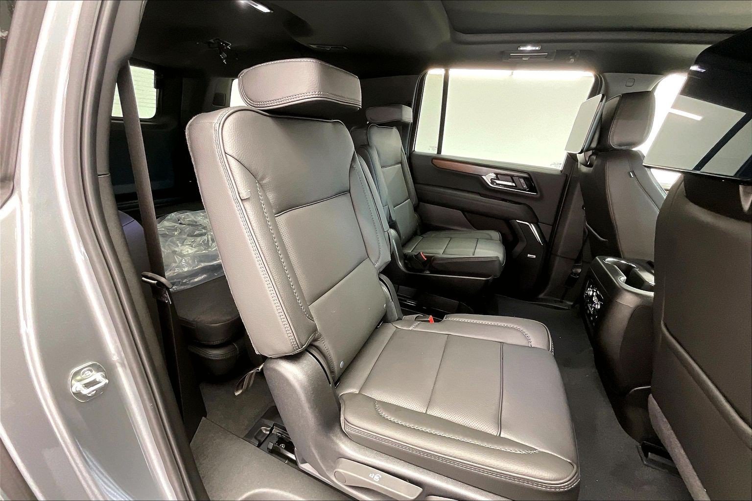 New 2026 GMC Yukon XL Denali w/ Denali Reserve Package AWD/4WD image 10