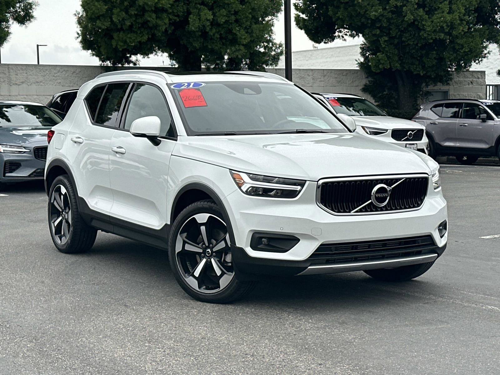 Certified 2021 Volvo XC40 T5 Momentum w/ Premium Package