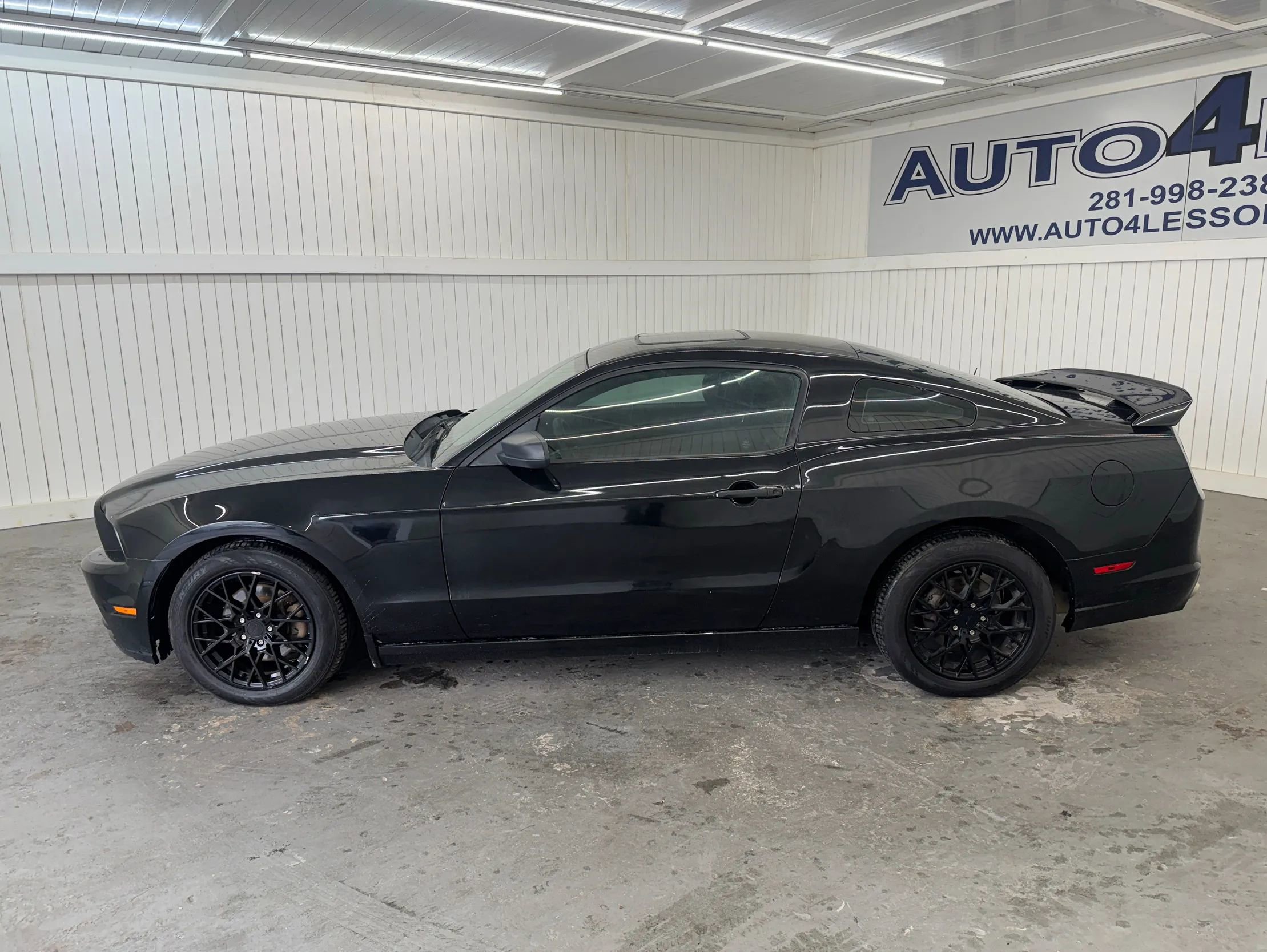 Used 2013 Ford Mustang Coupe image 8