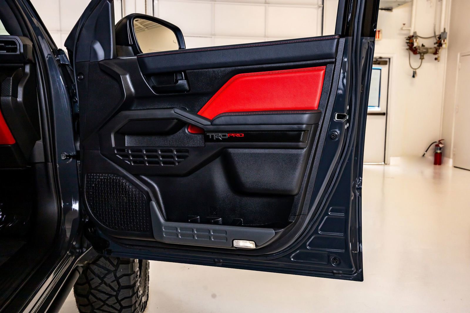 Used 2025 Toyota Tacoma TRD Pro AWD/4WD image 37