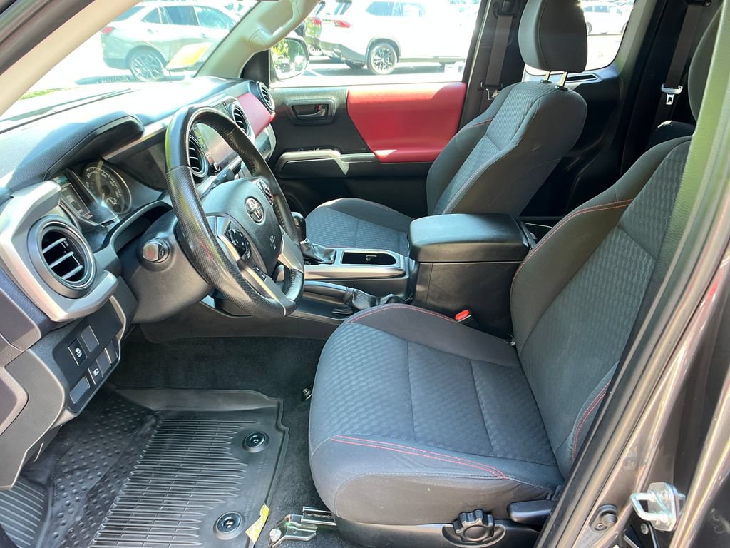 Certified 2022 Toyota Tacoma SR5 w/ SR5 Appearance Package (SM) AWD/4WD image 9