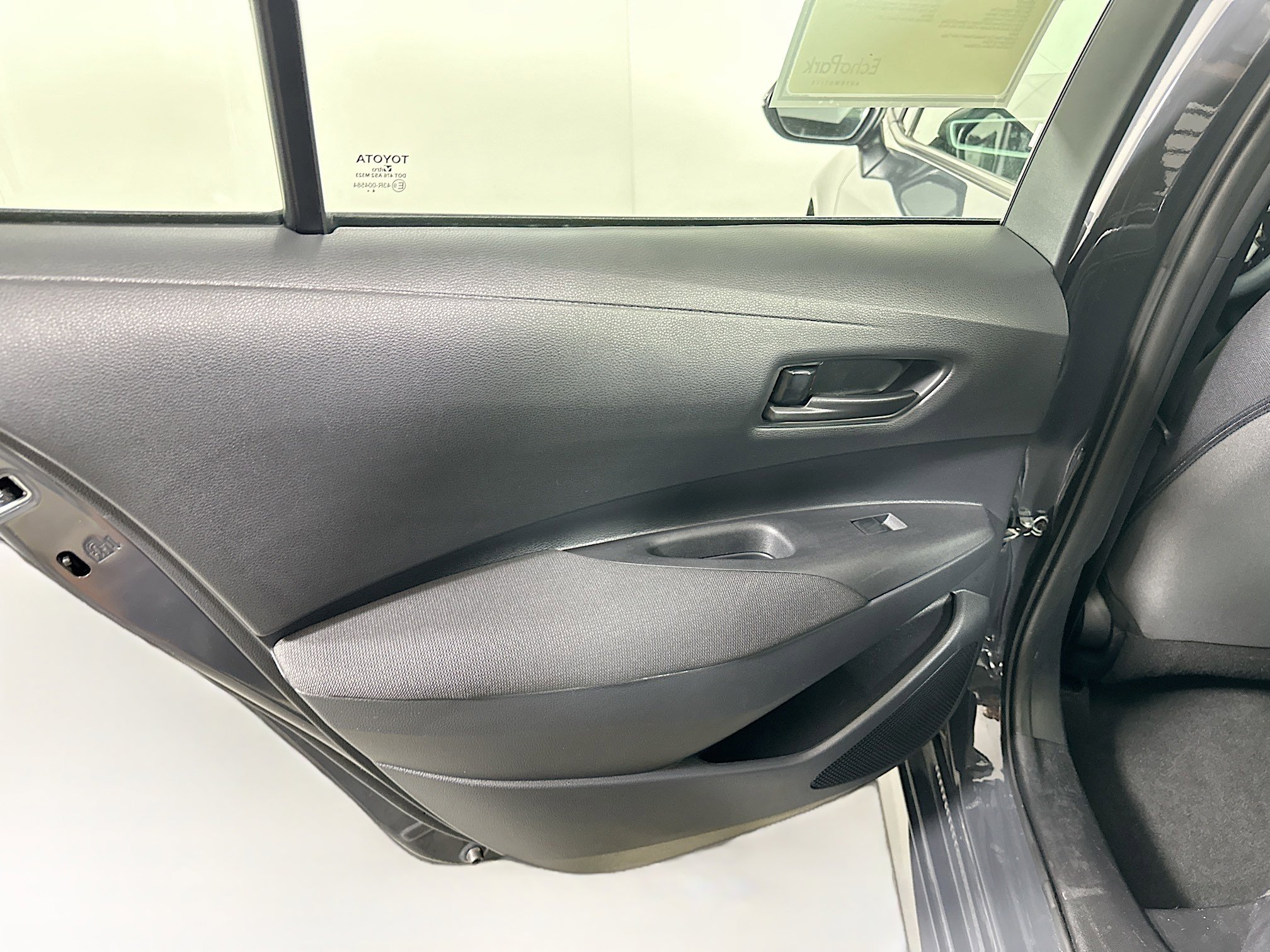 Used 2025 Toyota Corolla LE image 25