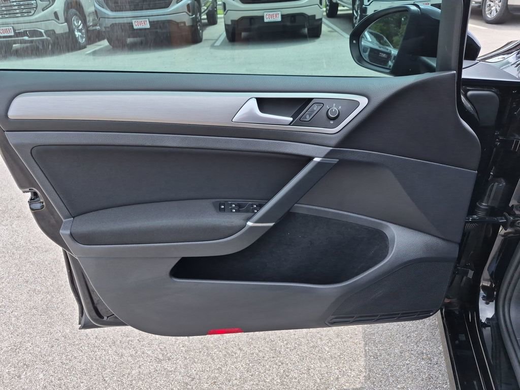 Used 2016 Volkswagen Golf S FWD image 17