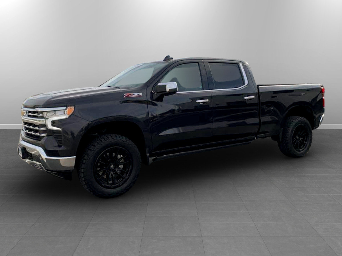 Used 2022 Chevrolet Silverado 1500 LTZ w/ LTZ Premium Package AWD/4WD image 3