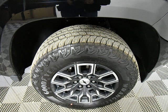 Used 2024 Chevrolet Colorado Z71 w/ Z71 Convenience Package 2 image 17