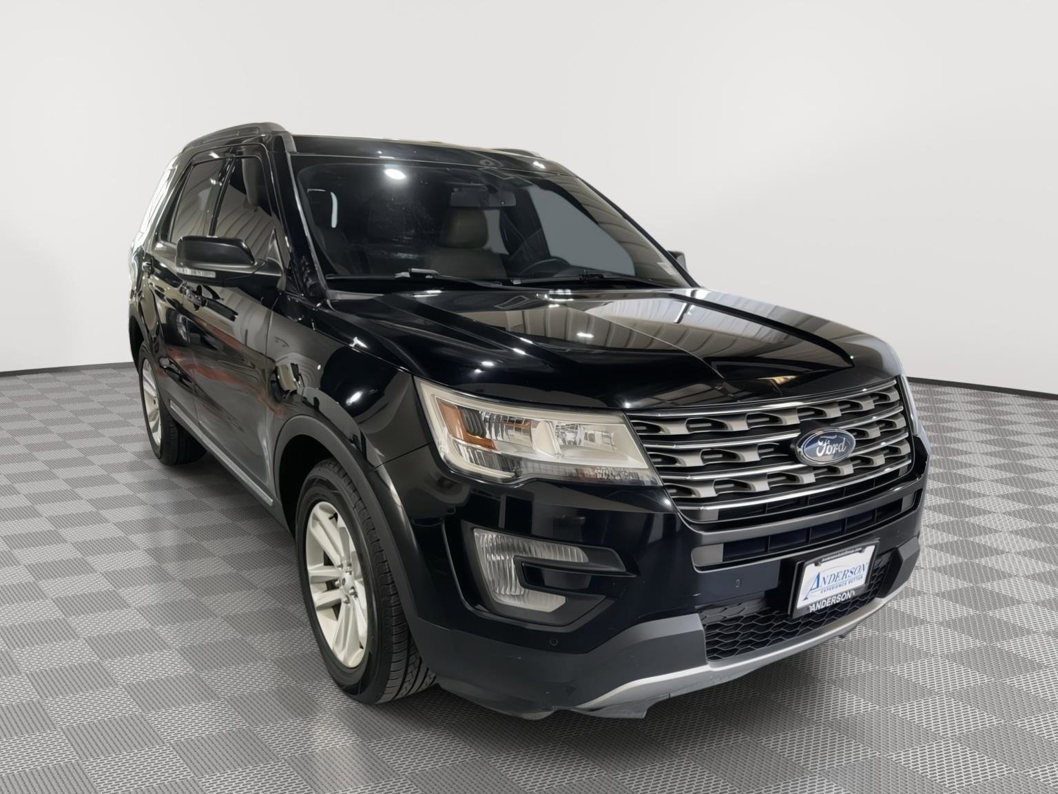 Certified 2017 Ford Explorer XLT w/ Equipment Group 202A FWD image 5
