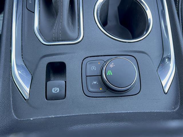 Used 2023 Chevrolet Traverse LT FWD image 23
