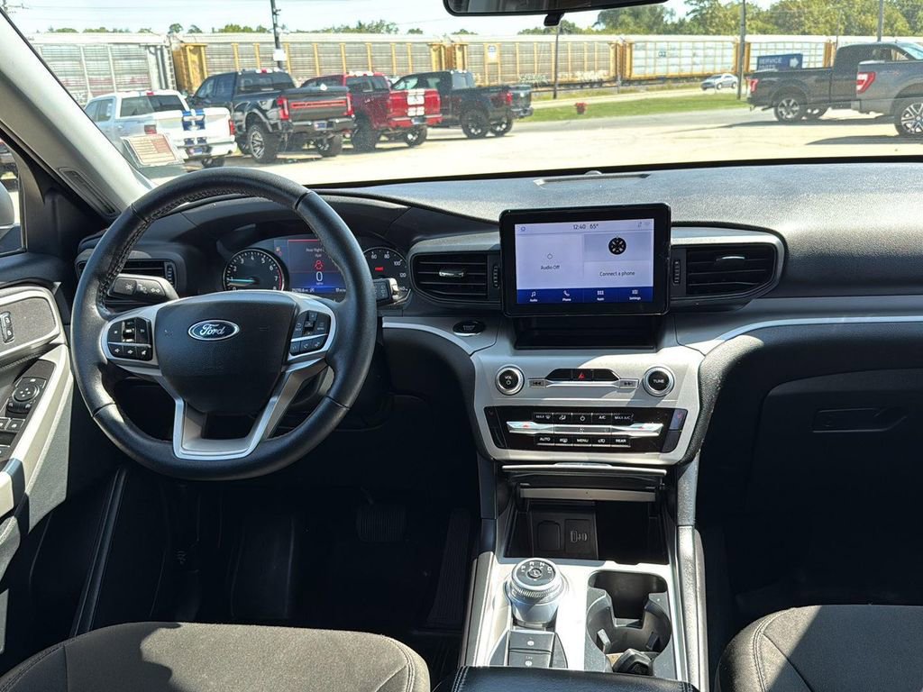 Used 2023 Ford Explorer XLT image 19