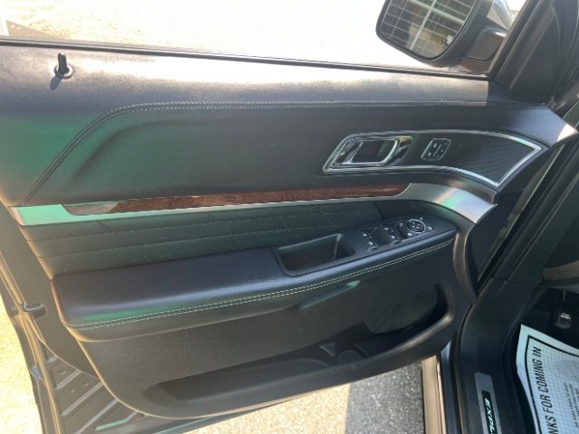 Used 2018 Ford Explorer Platinum image 21
