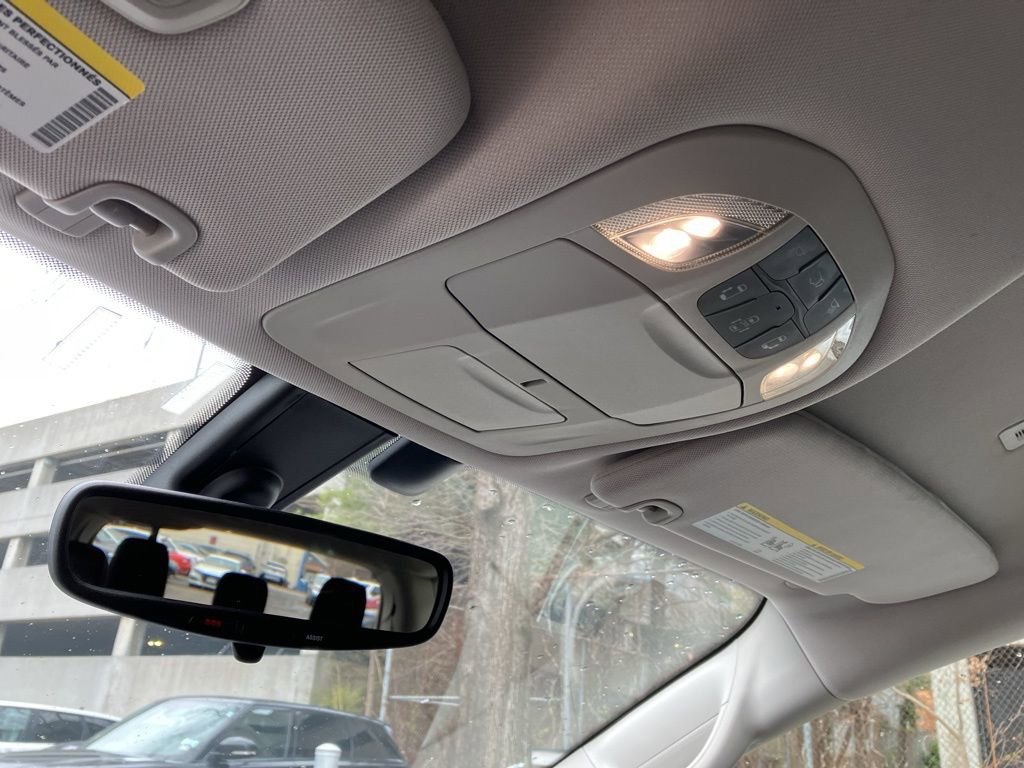 Used 2018 Chrysler Pacifica Touring-L image 12